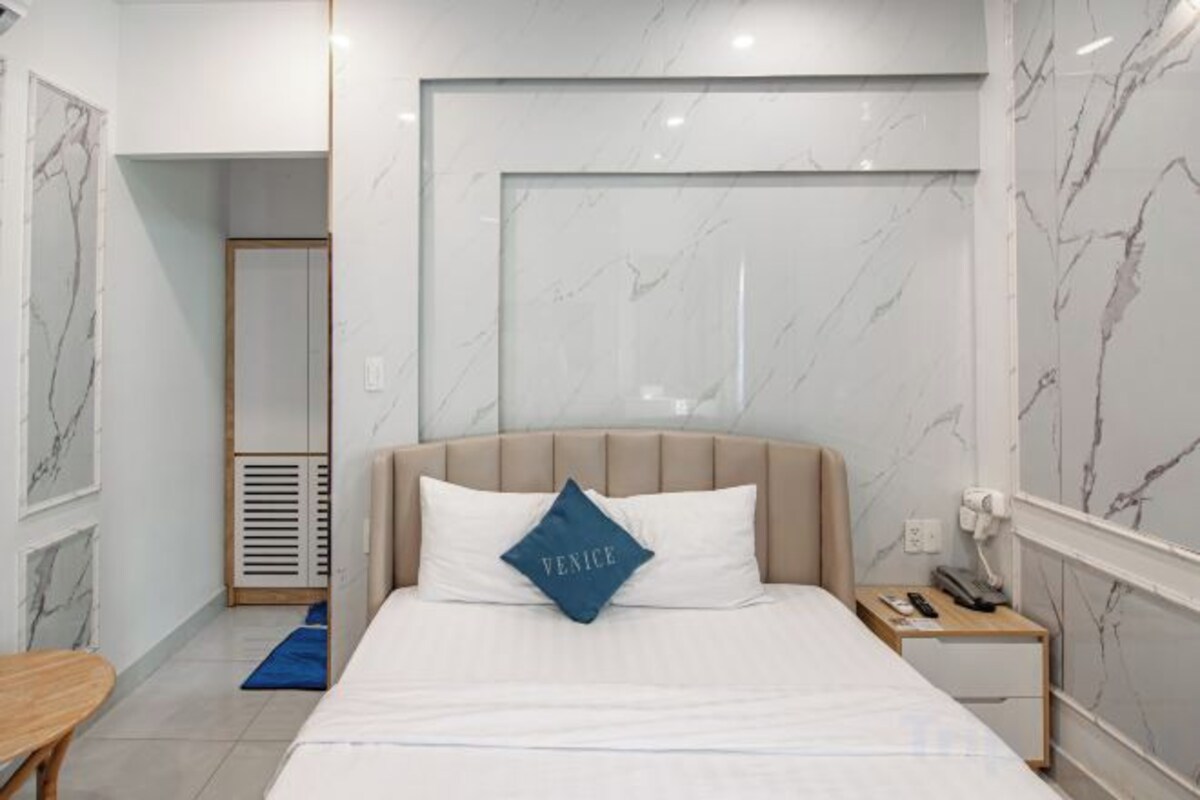 Minibar, desk, free WiFi, bed sheets