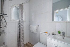 Bathtub, hair dryer, towels