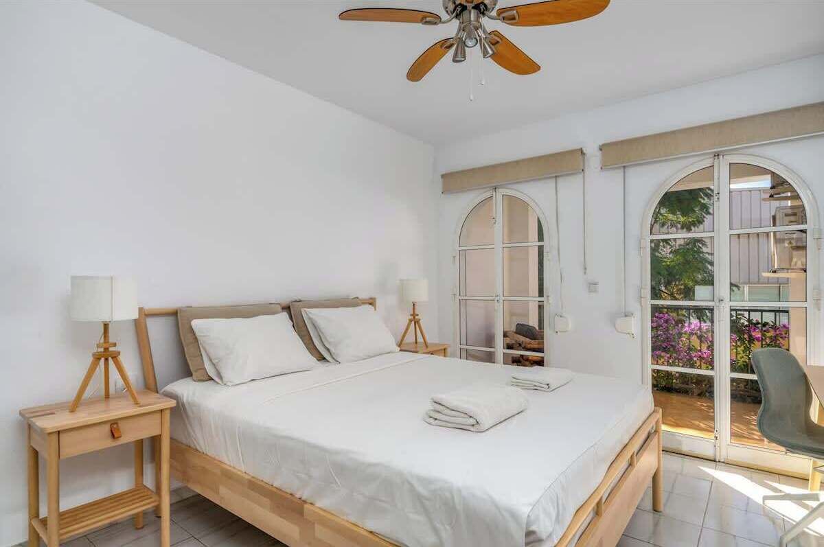 3 slaapkamers, een strijkplank/strijkijzer, gratis wifi, beddengoed