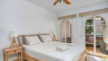 3 slaapkamers, een strijkplank/strijkijzer, gratis wifi, beddengoed