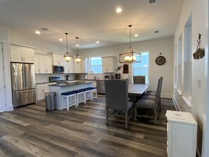 Fridge, microwave, oven, stovetop - Frangista Beach - ~500 yds to Beach - 5 Bed 5 Bath Sleeps 16 - 3000 Sqft (Miramar Beach)