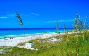 Beach nearby, sun-loungers - Frangista Beach - ~500 yds to Beach - 5 Bed 5 Bath Sleeps 16 - 3000 Sqft (Miramar Beach)