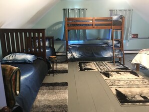 2 bedrooms, in-room safe, desk, iron/ironing board