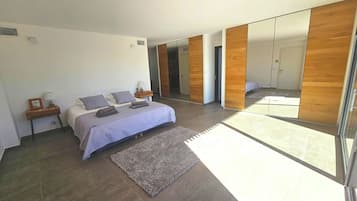 3 quartos, ferros/tĂĄbuas de passar roupa, Wi-Fi de cortesia