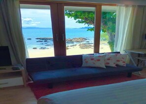 Desk, laptop workspace, soundproofing, free WiFi - The Parlour Krabi (Krabi)