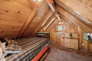 2 bedrooms, WiFi (free), bed sheets