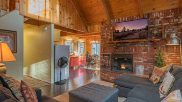 TV, fireplace, Netflix, foosball