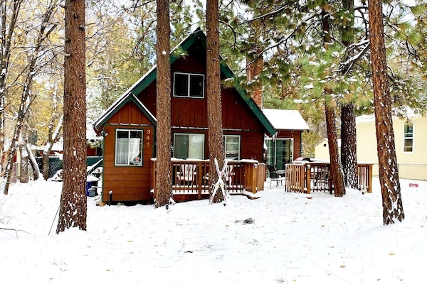Snow covered Big Bear Cool Cabins, Far Enough Cabin front