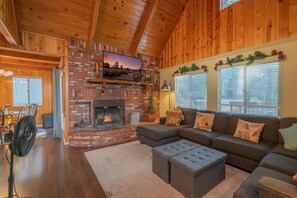 Televisión, chimenea, Netflix y futbolito