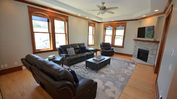 Smart TV, fireplace, stereo