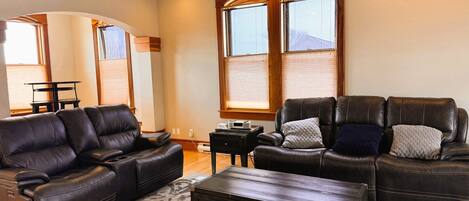 TV connectée, cheminée, chaßne hi-fi