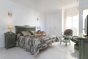 2 slaapkamers, een strijkplank/strijkijzer, wifi, beddengoed