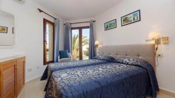 3 slaapkamers, een strijkplank/strijkijzer, wifi, beddengoed