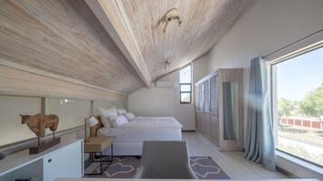 3 bedrooms, in-room safe, desk, iron/ironing board