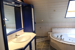 独立别墅, 3 间卧室, 山景 | 浴室 | 吹风机、毛巾、卫生纸