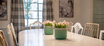 Comfy Colonial - up to 15 ppl, 5 mins to Plaza District or State Fair