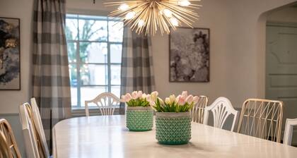 Comfy Colonial - up to 15 ppl, 5 mins to Plaza District or State Fair