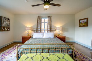 4 soverom, strykejern/-brett, wi-fi og sengetøy