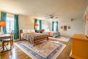 4 habitaciones, tabla de planchar con plancha, wifi y ropa de cama