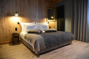 Habitación doble Confort (Alpine) | Decoración personalizada, muebles diferentes y escritorio 