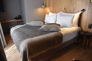 Deluxe Double Room (Mont Blanc) | Individually decorated, individually furnished, desk, soundproofing - Hôtel Mont-Blanc (Val-d'Isere)