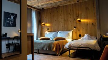 Deluxe Triple Room | Individually decorated, individually furnished, desk, soundproofing