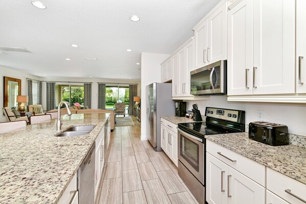 Fridge, oven, stovetop, dishwasher - Luxury Home with Themed Rooms, Game Room and Waterpark & Resort Access near. (Reunion)