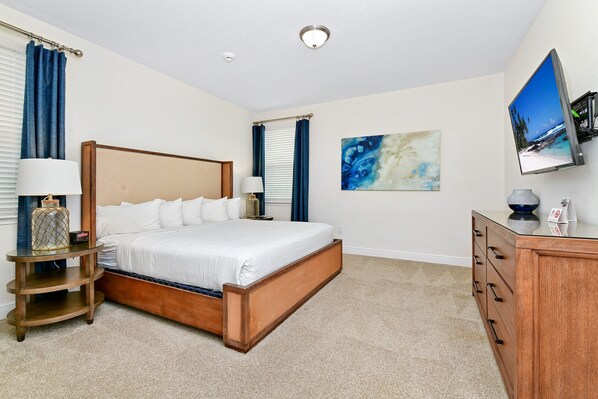 9 bedrooms, in-room safe, iron/ironing board, free WiFi - Luxury Home with Themed Rooms, Game Room and Waterpark & Resort Access near. (Reunion)