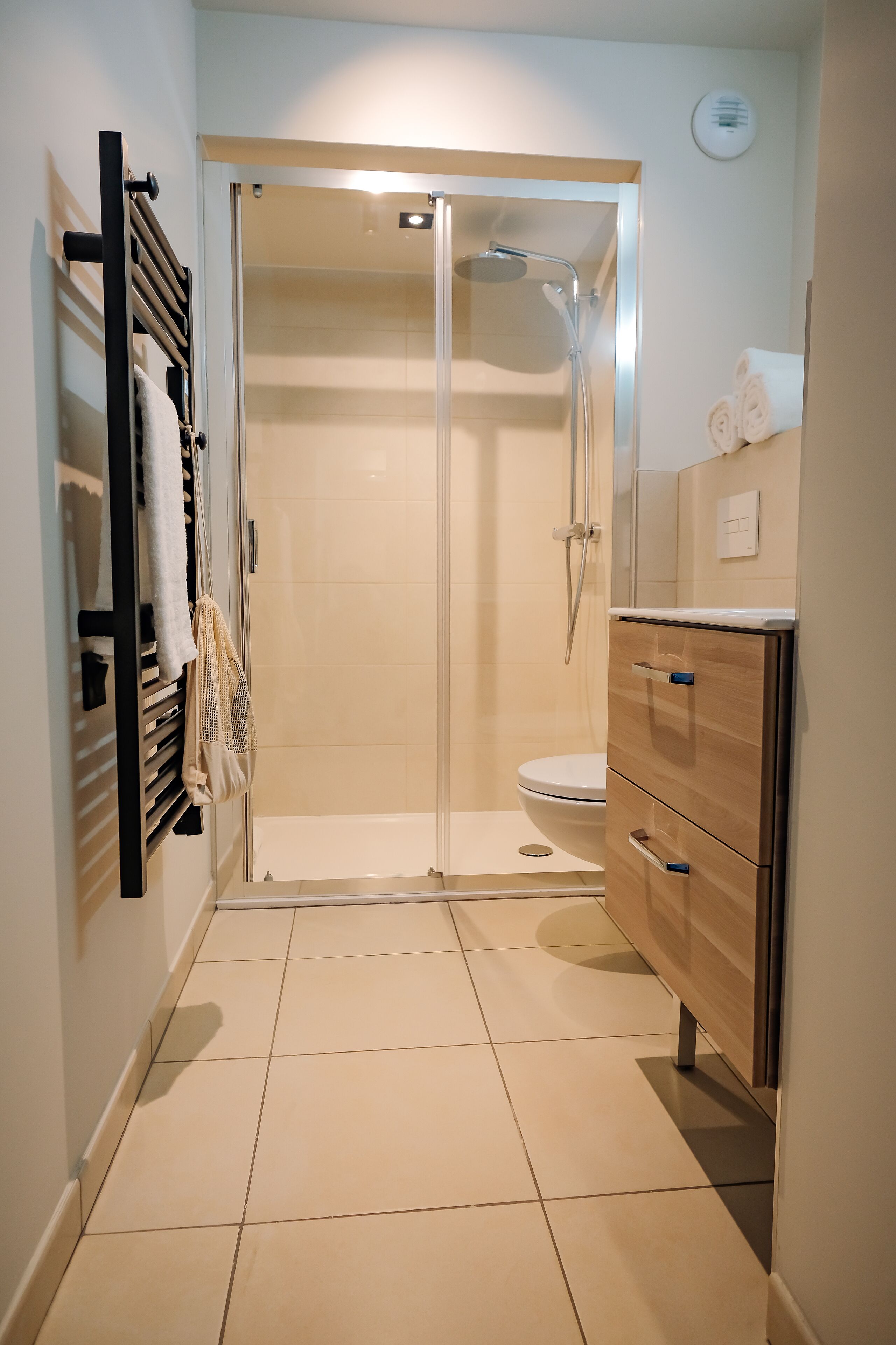 comfort studio suite | bathroom | shower, eco-friendly toiletries, hair dryer, towels