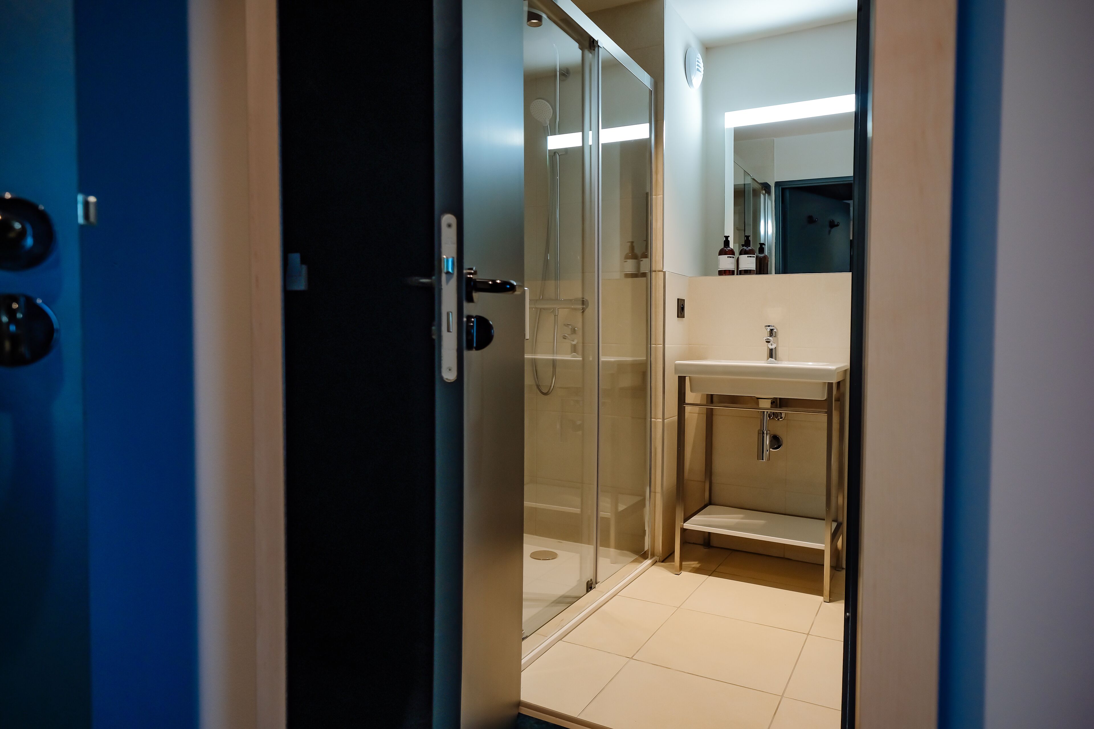 standard quadruple room | bathroom | shower, eco-friendly toiletries, hair dryer, towels