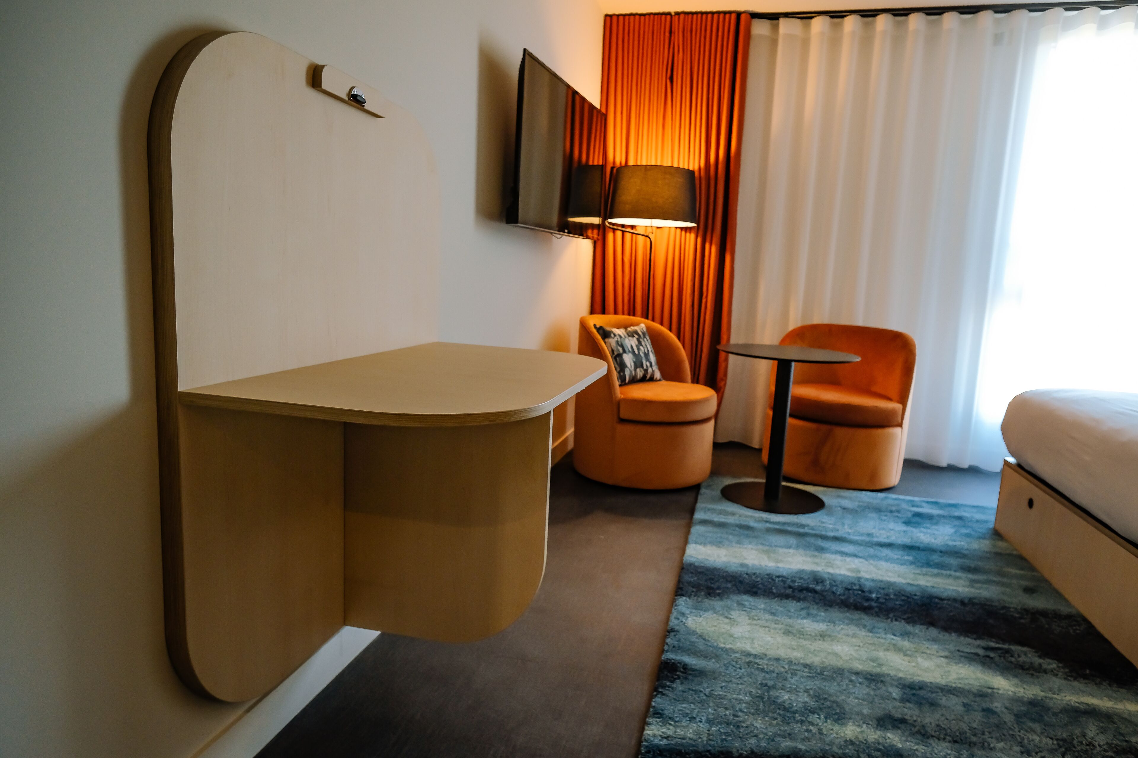 comfort studio suite | living area | 110-cm flat-screen tv with digital channels, tv