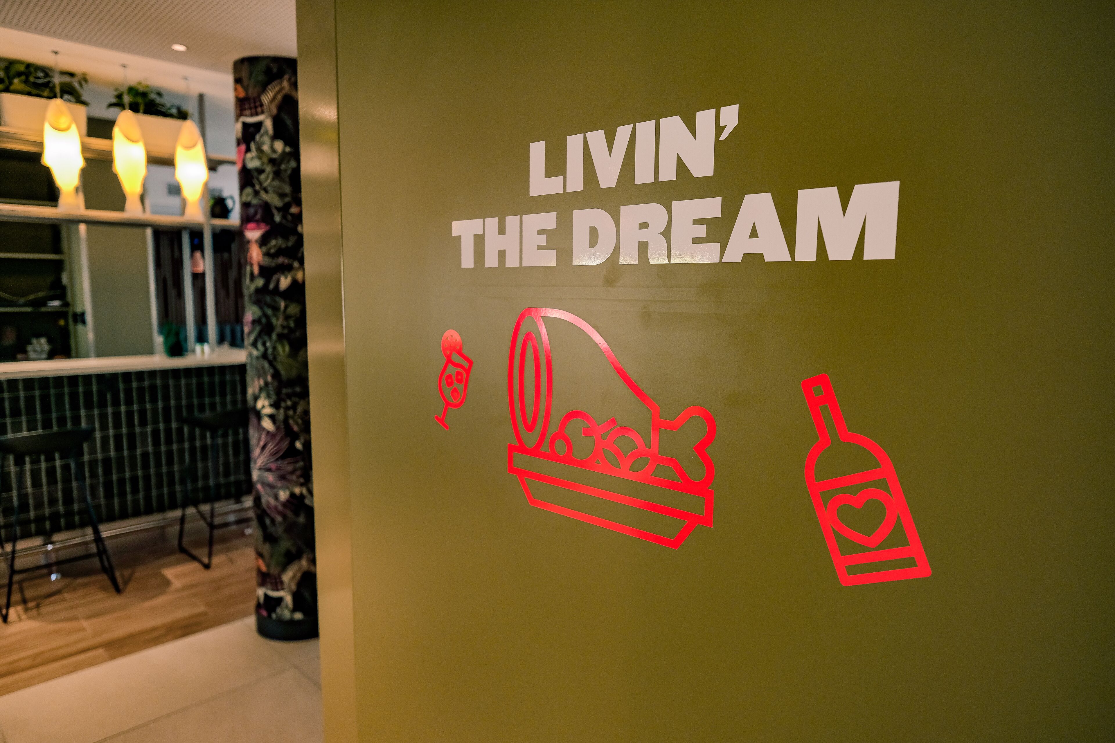 lunch and dinner served, mediterranean cuisine