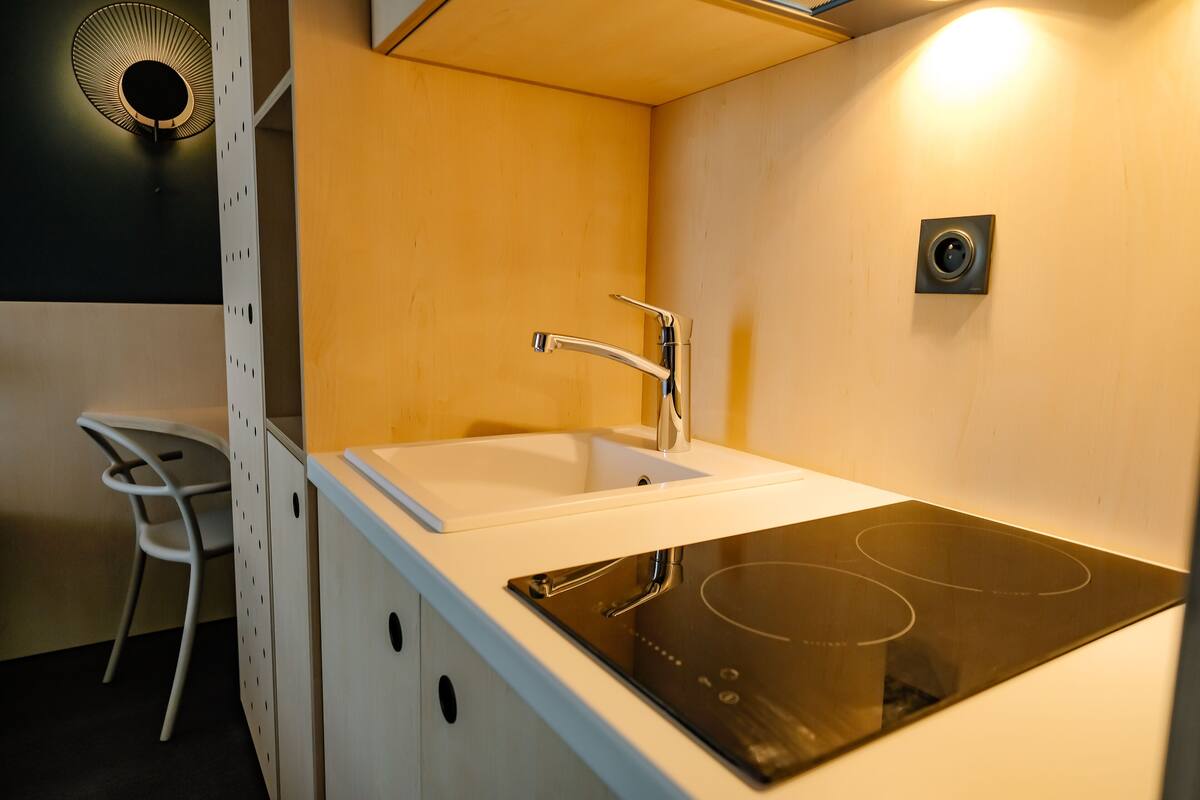 comfort studio suite | private kitchenette