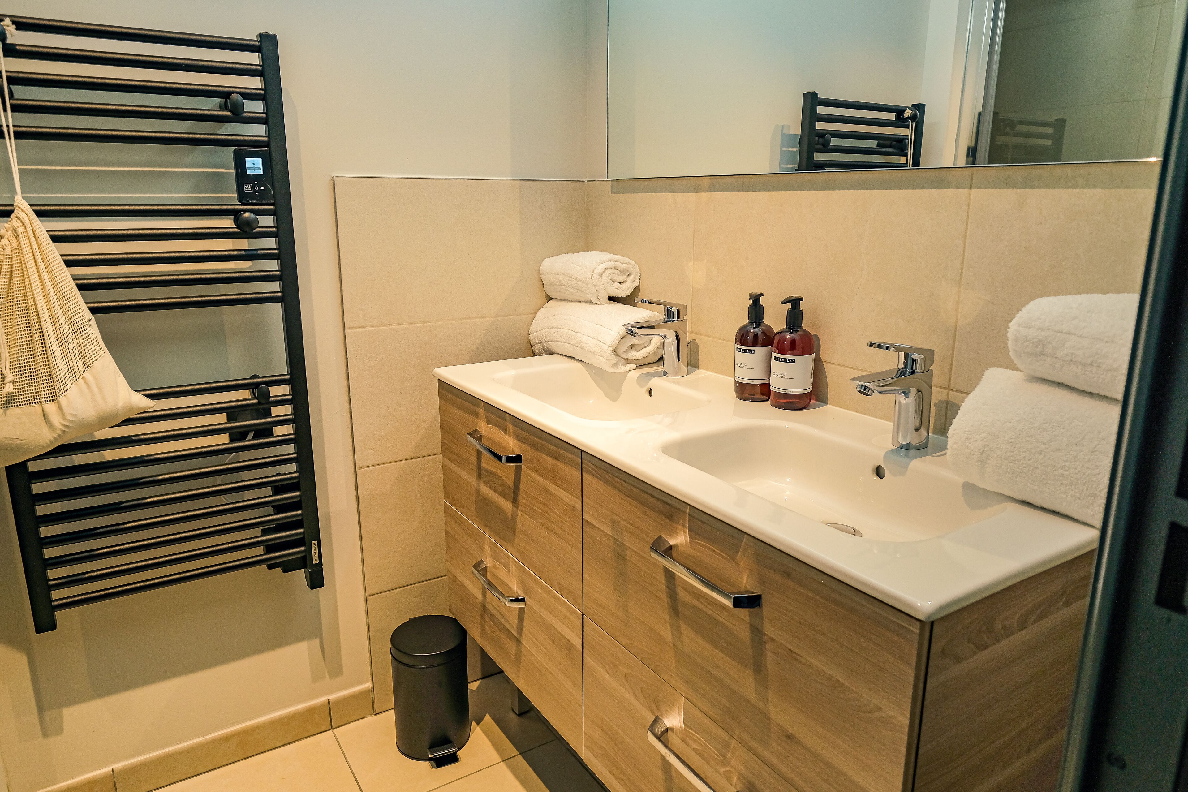 superior apartment | bathroom | shower, eco-friendly toiletries, hair dryer, towels