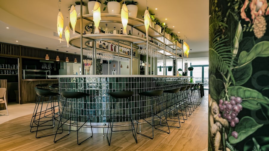 イビス スタイルズ ボルドー ラック ブルージュ (オウヴェルチュール ノヴァンブル 2025)