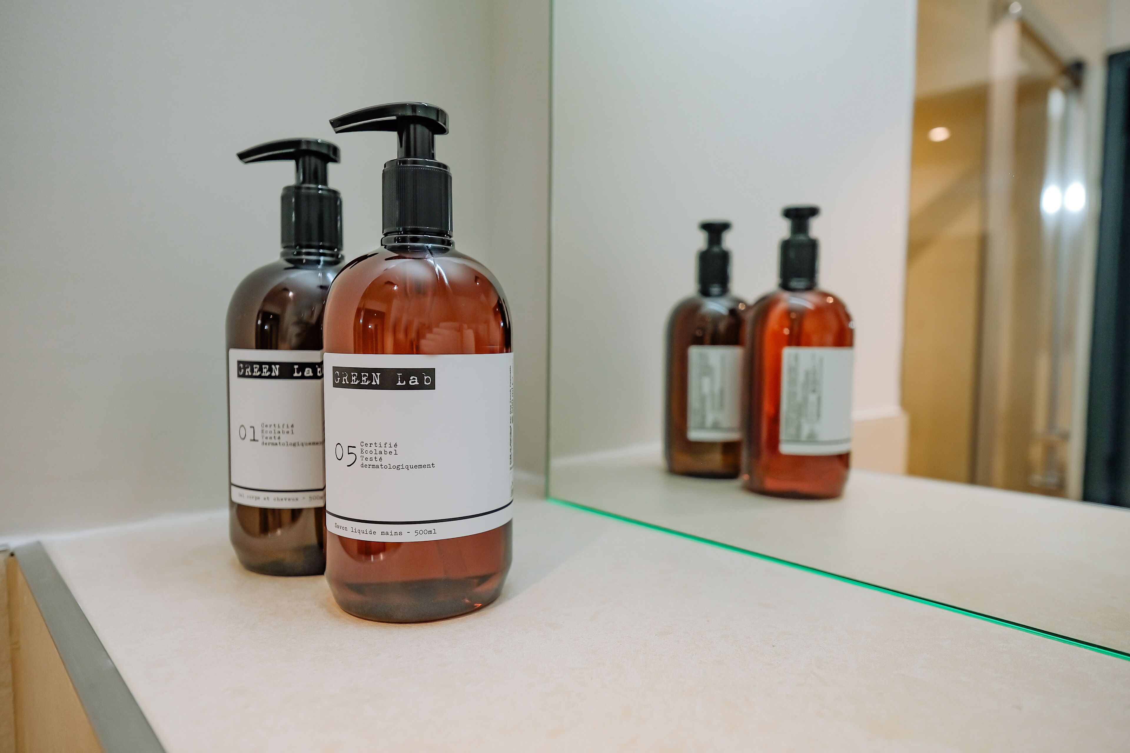 standard twin room | bathroom amenities | shower, eco-friendly toiletries, hair dryer, towels