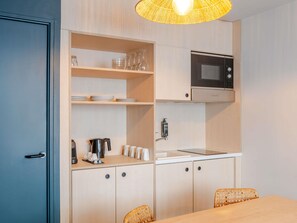 Ropa de cama de alta calidad y minibar 