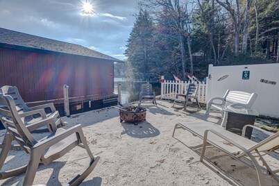 New Lakefront Home sleeps 14 with dock.
