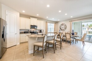 Fridge, microwave, oven, stovetop - Welcoming Home with Air Hockey Table and Waterpark & Resort Access near Disney. (Reunion)