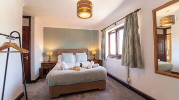 4 chambres, fer et planche à repasser, Wi-Fi, draps fournis