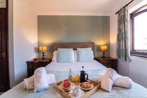4 quartos, ferros/tábuas de passar roupa, Wi-Fi, roupa de cama