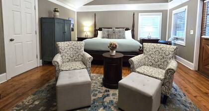 Spacious King Bedroom Cabin with Private Deck