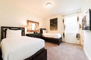 5 chambres, coffres-forts dans les chambres, fer et planche Ă repasser
