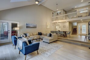 Una Smart TV, una chimenea