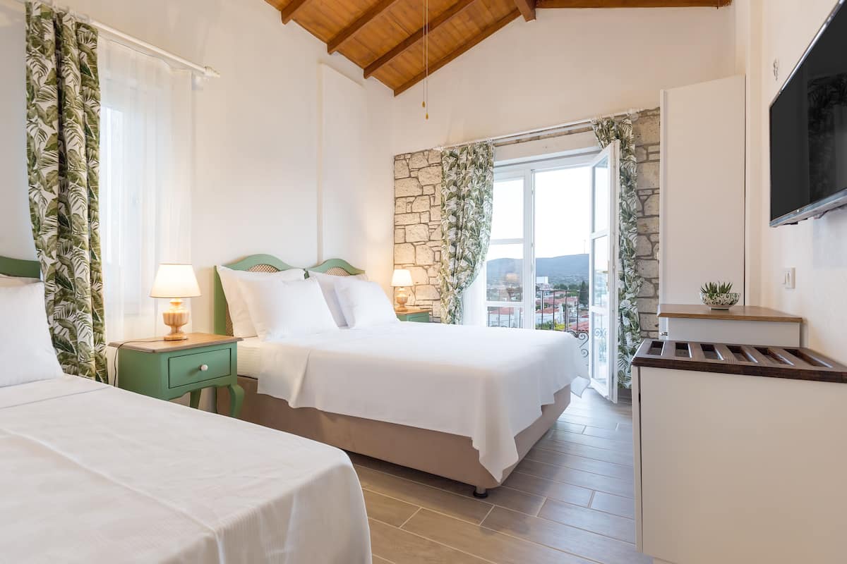 Minibar, free WiFi, bed sheets