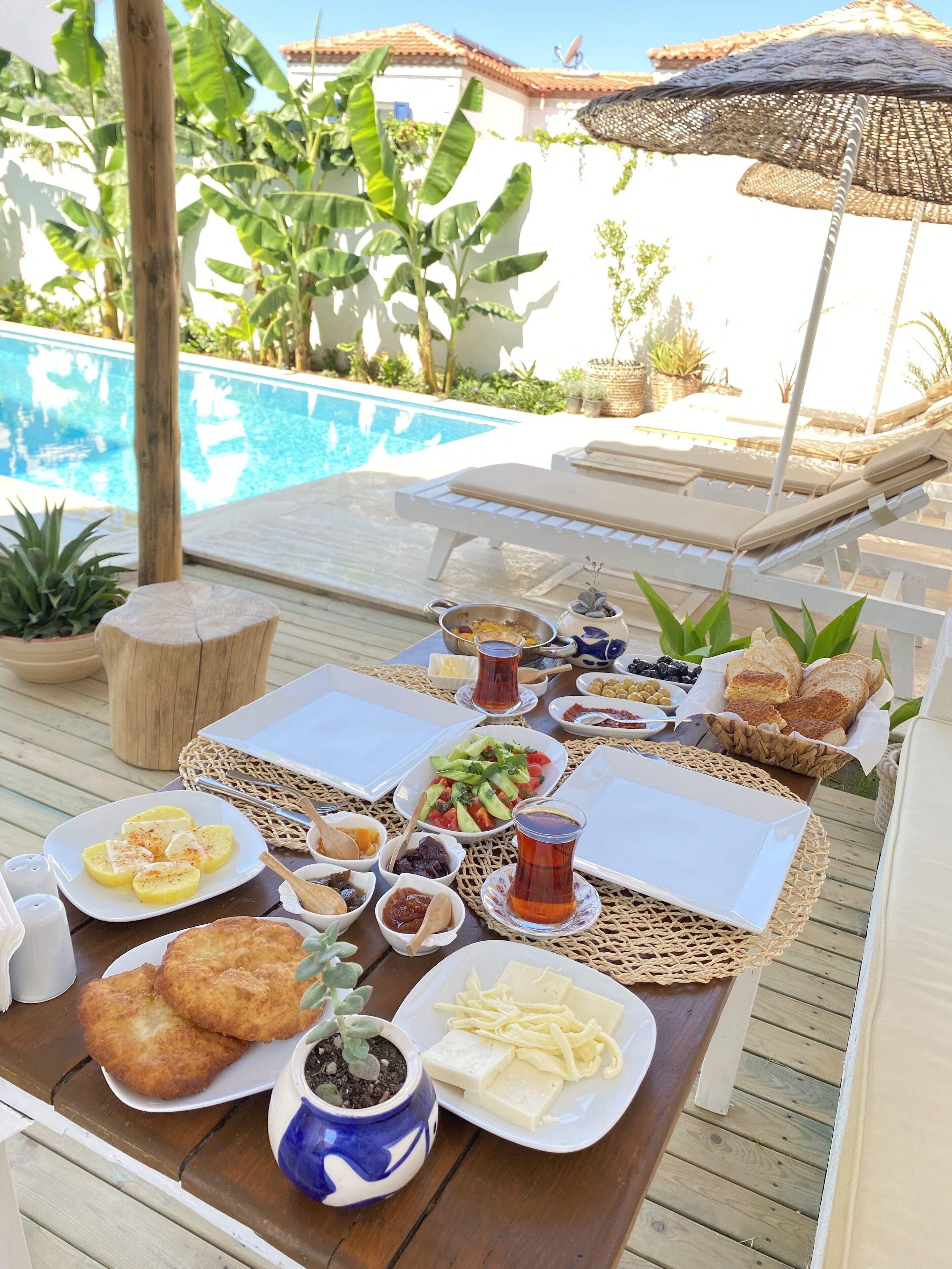 free daily full breakfast