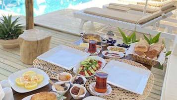 Petit déjeuner complet compris tous les jours