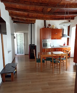 Familie appartement, 1 slaapkamer, bijgebouw | Woonruimte