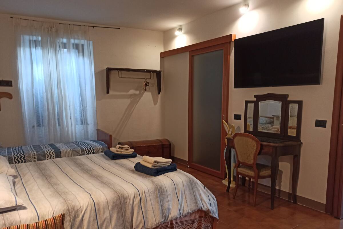 Comfort Room, Ensuite | 1 bedroom, iron/ironing board, bed sheets