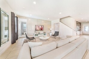 TV - Exquisite Home with Media Room & Games with Waterpark & Resort Access near. (Reunion)